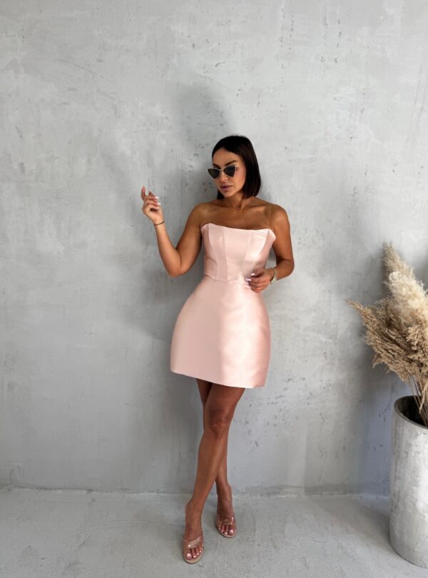 Mini elegantna korset haljina od brokat sjajnog satena nežno roze boje