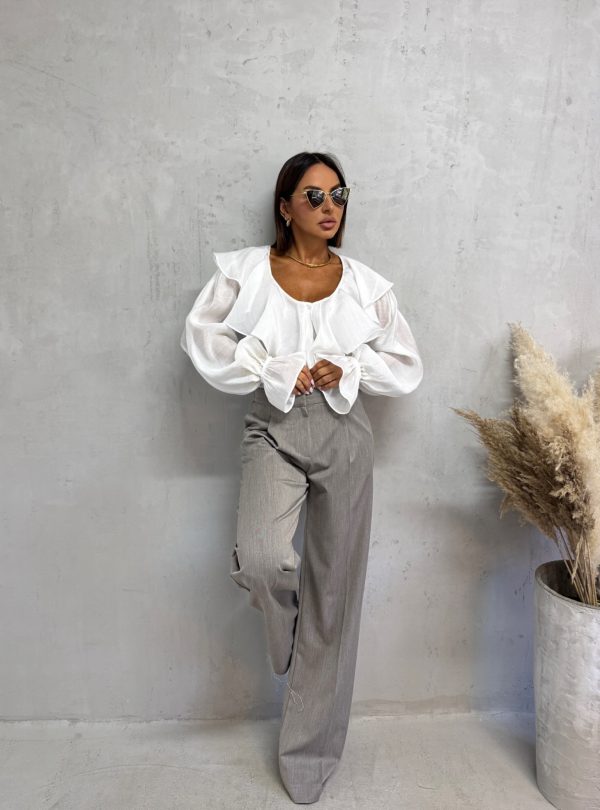 Bela bluza dugih rukava bogata karnerima sa V izrezom