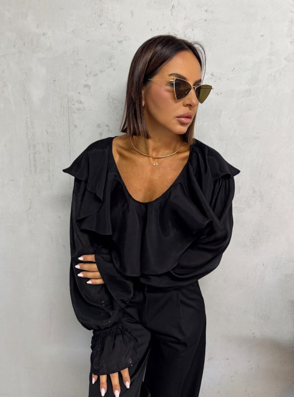 Crna bluza dugih rukava bogata karnerima sa V izrezom