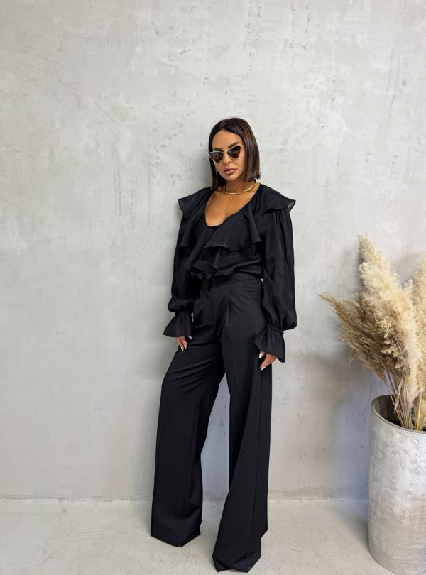 Crna bluza dugih rukava bogata karnerima sa V izrezom