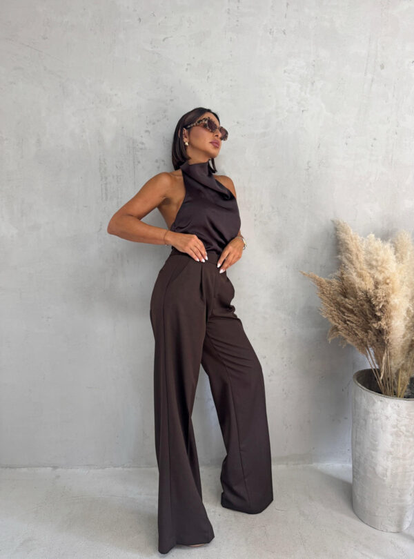 Čokoladno braon trendi zvonaste pantalone plićeg struka sa kosim džepovima