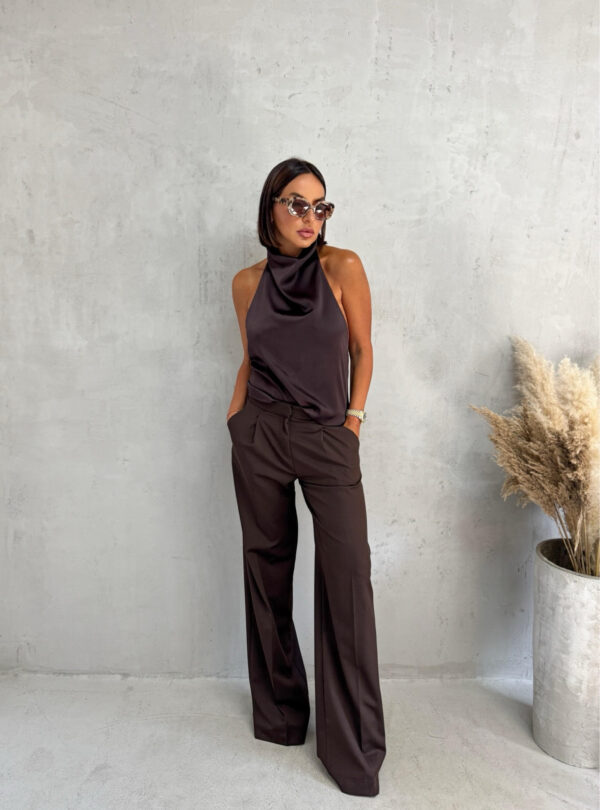 Čokoladno braon trendi zvonaste pantalone plićeg struka sa kosim džepovima