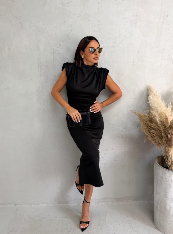 Midi crna uska haljina sa naglašenim ramenima