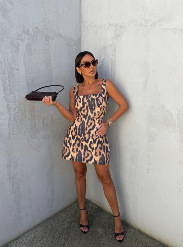 Mini elegantna haljina ravnog kroja animal životinjskog printa, četvrtastog dekoltea i dekorativnog otvora na leđima