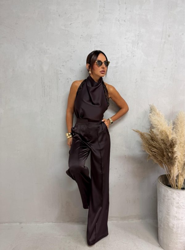 Braon satenske pantalone visokog struka sa kosim džepovima i štep linijom