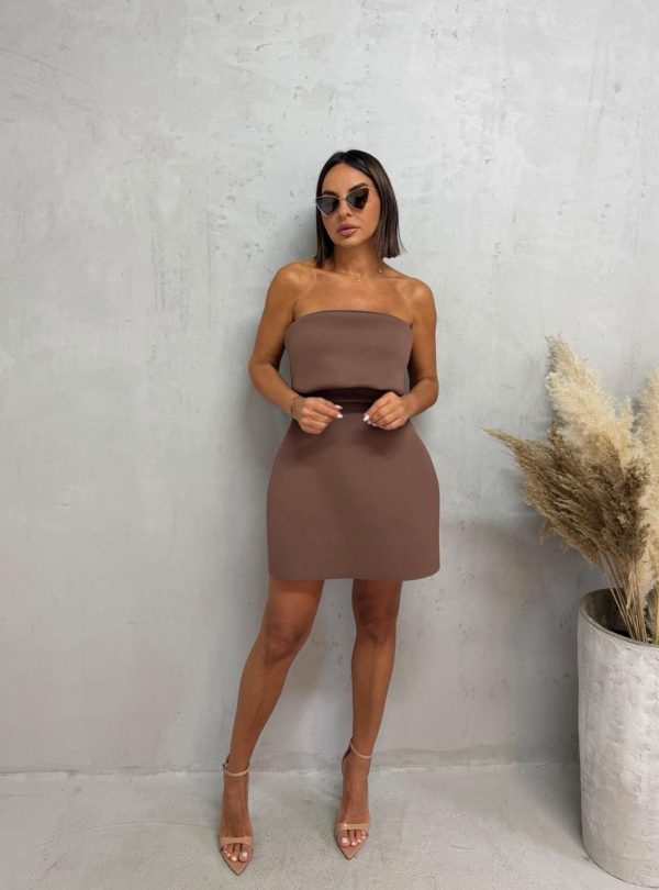 Mini elegantna haljina bez rukava od čvrste skube sa ravnim dekolteom