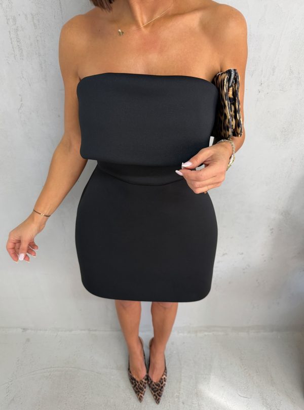 Mini crna elegantna haljina bez rukava od čvrste skube sa ravnim dekolteom