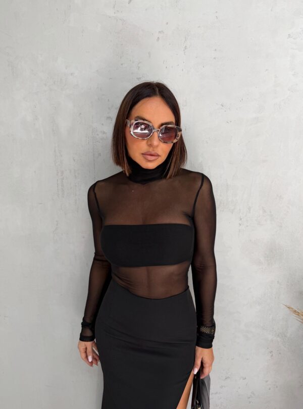 Crna providna rolka bluza sa postavljenim topom ispod