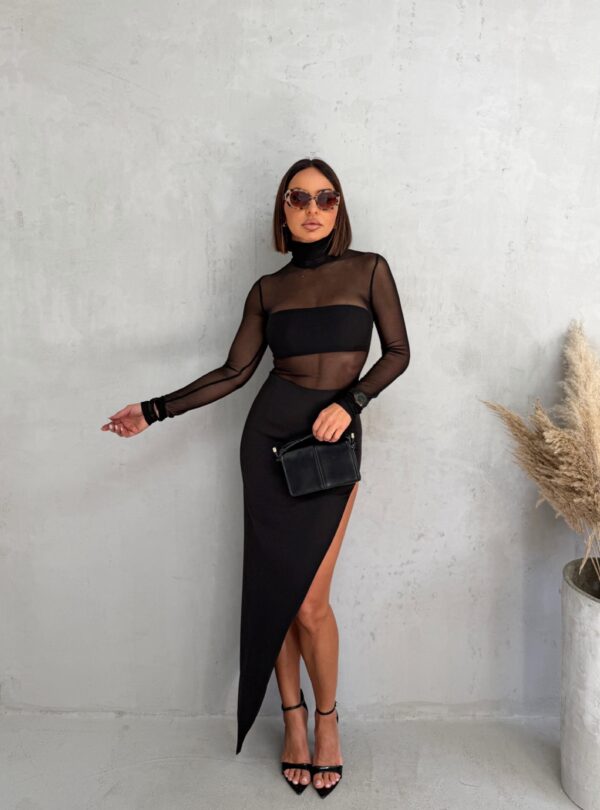 Crna providna rolka bluza sa postavljenim topom ispod