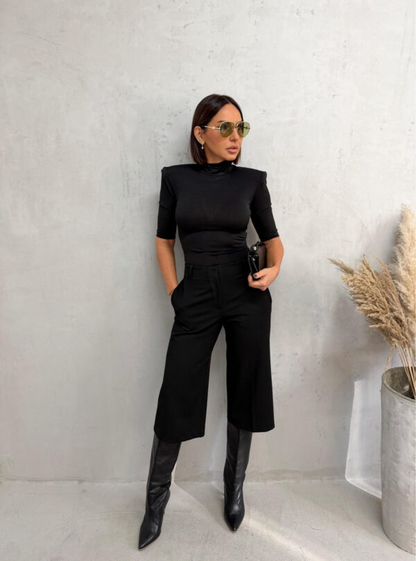 Crne kapri pantalone bermude visokog struka sa ravnim nogavicama