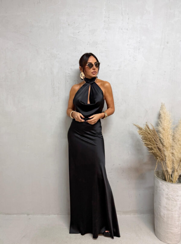Duga crna elegantna satenska haljina otvorenih leđa sa rolka kragnom