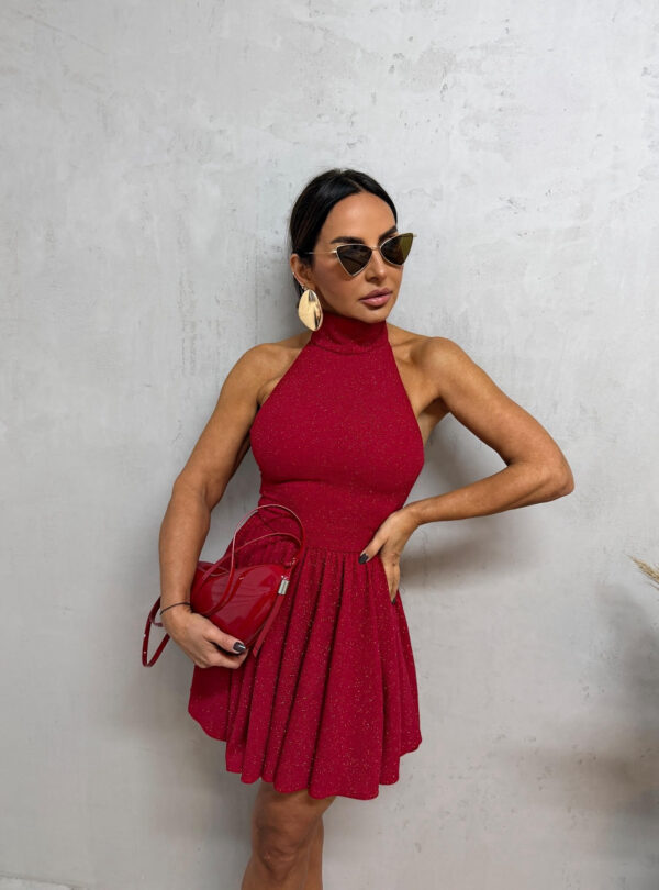 Mini svetlucava crvena haljinica sa lepršavom suknjom i rolka kragnom