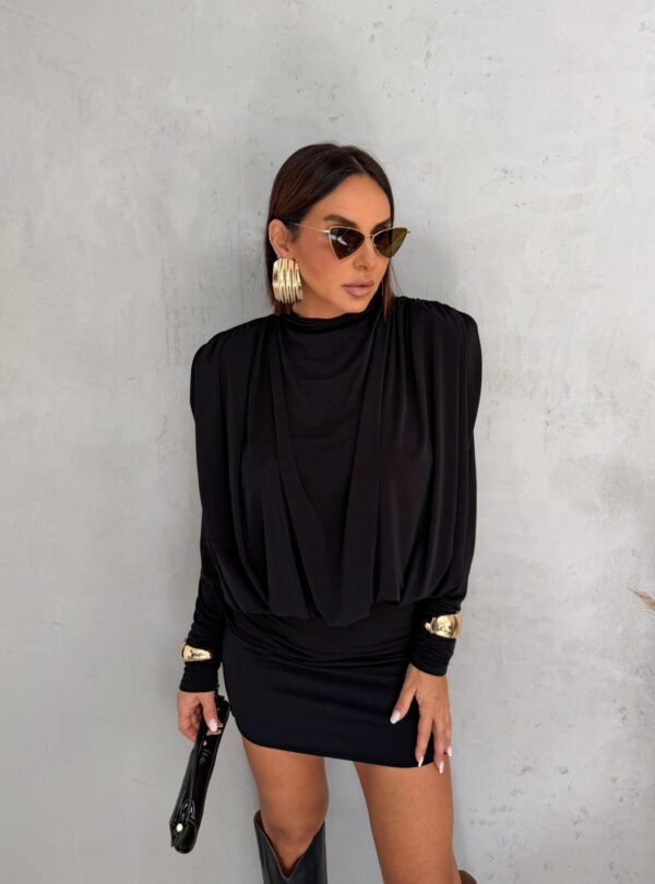 Mini crna nabrana haljina dugih rukava raskošnih nabora sa otvorenim leđima