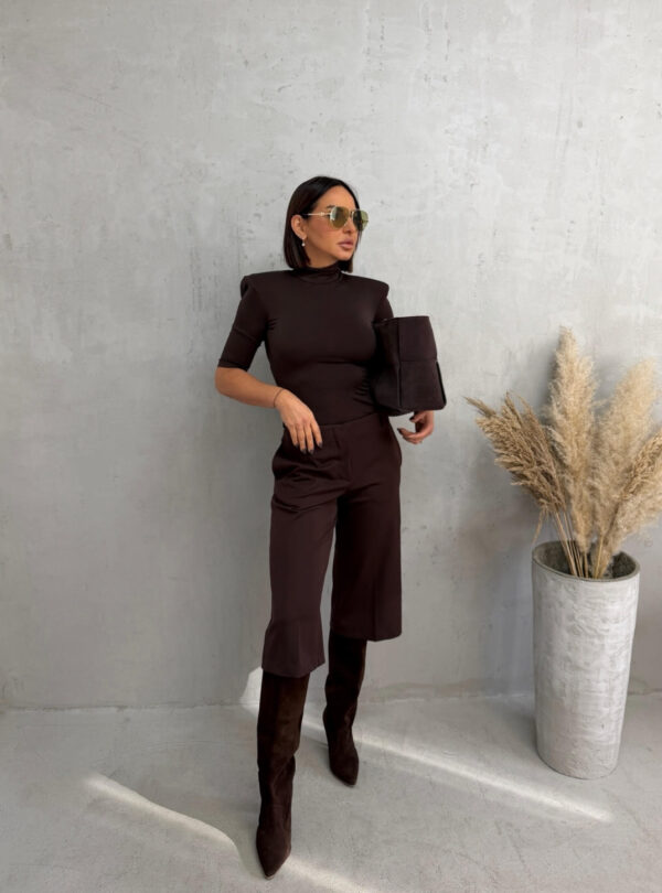 Braon kapri pantalone bermude visokog struka sa ravnim nogavicama