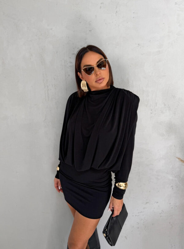 Mini crna nabrana haljina dugih rukava raskošnih nabora sa otvorenim leđima