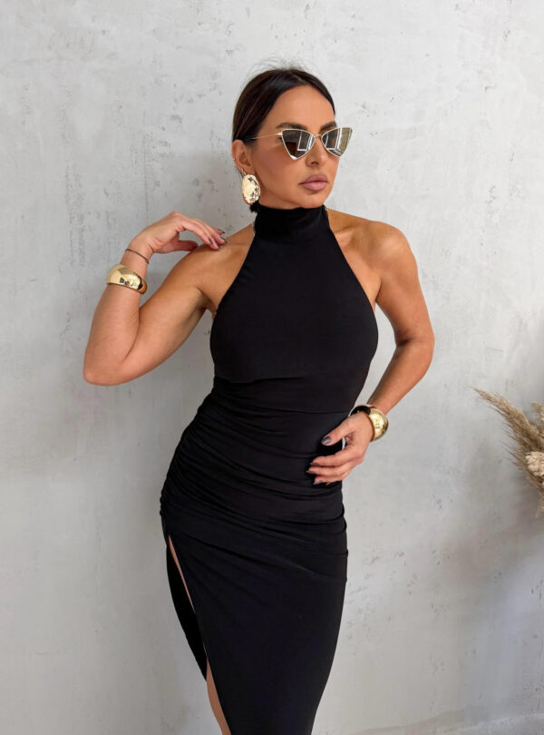 Duga crna asimetrična haljina sa rolka kragnom i dubokim šlicem