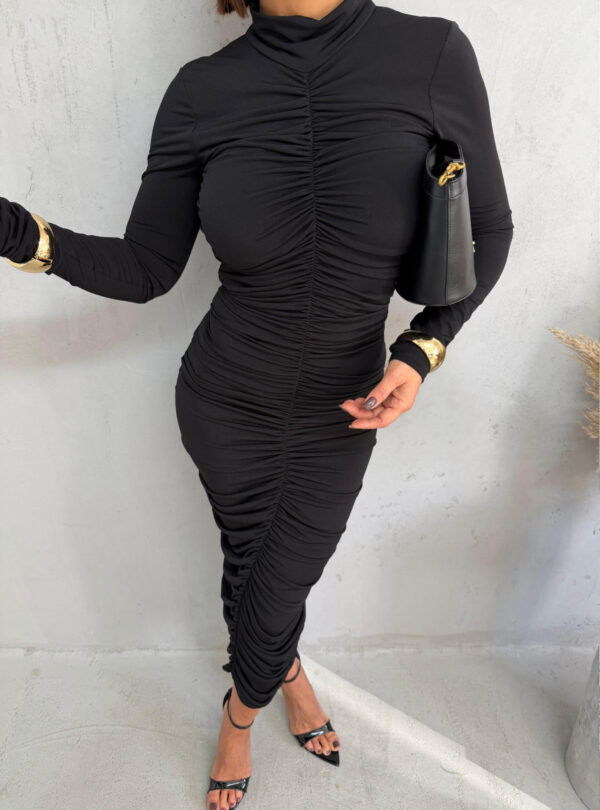 Midi crna nabrana haljina dugih rukava rolka kragne i otvorenih leđa