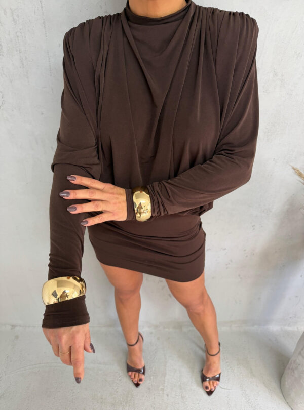 Mini braon nabrana haljina dugih rukava raskošnih nabora sa otvorenim leđima