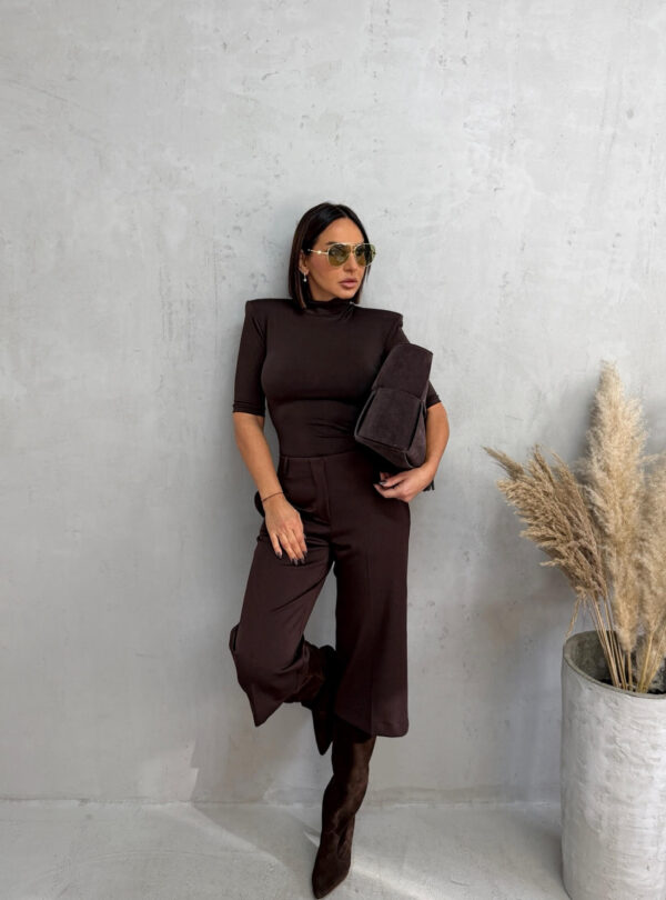 Braon kapri pantalone bermude visokog struka sa ravnim nogavicama