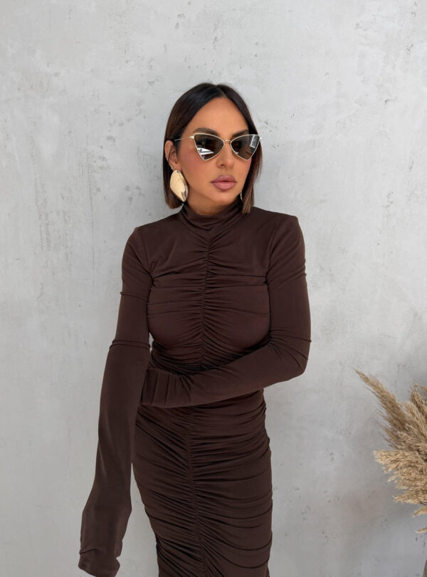 Midi braon nabrana haljina dugih rukava rolka kragne i otvorenih leđa
