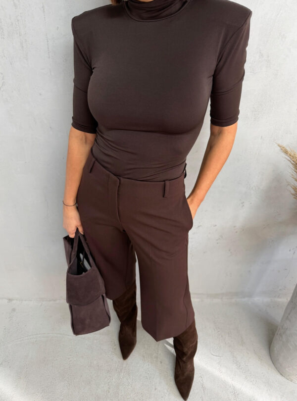 Braon kapri pantalone bermude visokog struka sa ravnim nogavicama