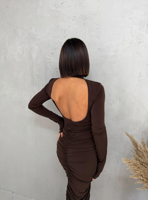 Midi braon nabrana haljina dugih rukava rolka kragne i otvorenih leđa