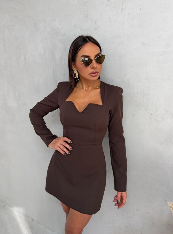 Mini elegantna braon haljina dugih rukava i rasečenog dekoltea