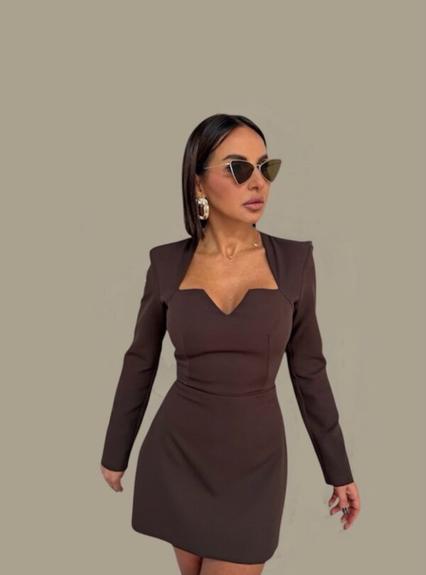 Mini elegantna braon haljina dugih rukava i rasečenog dekoltea