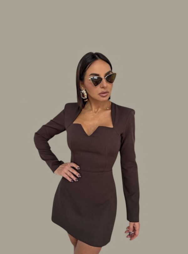 Mini elegantna braon haljina dugih rukava i rasečenog dekoltea