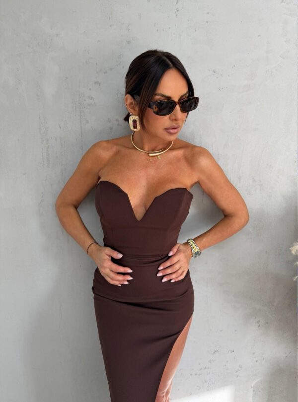 Braon elegantna asimetrična korset haljina srcolikog dekoltea i dubokog šlica