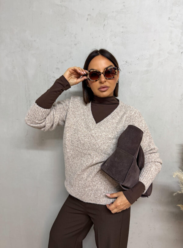 ZOE GREIGE džemper V izreza