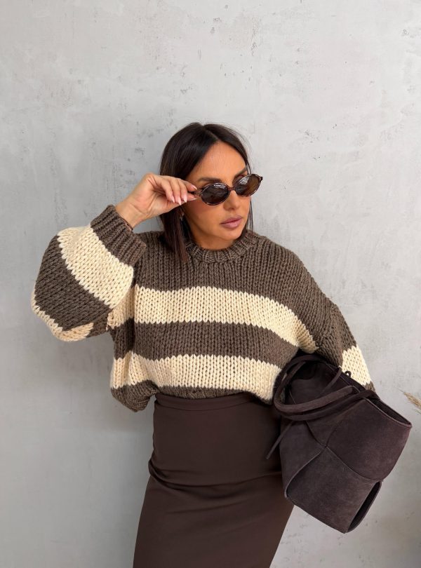Puniji prugasti braon-bež džemper krupnog tkanja