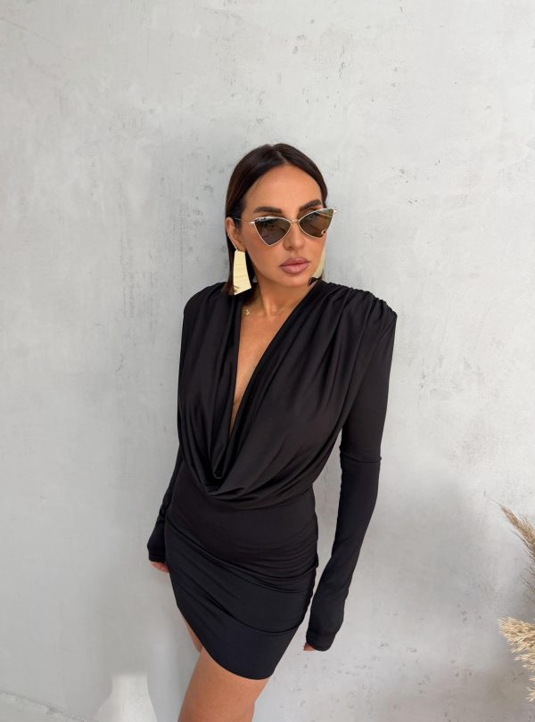 Mini crna elegantna haljina dugih rukava, naglašenih ramena i nabranog dekoltea