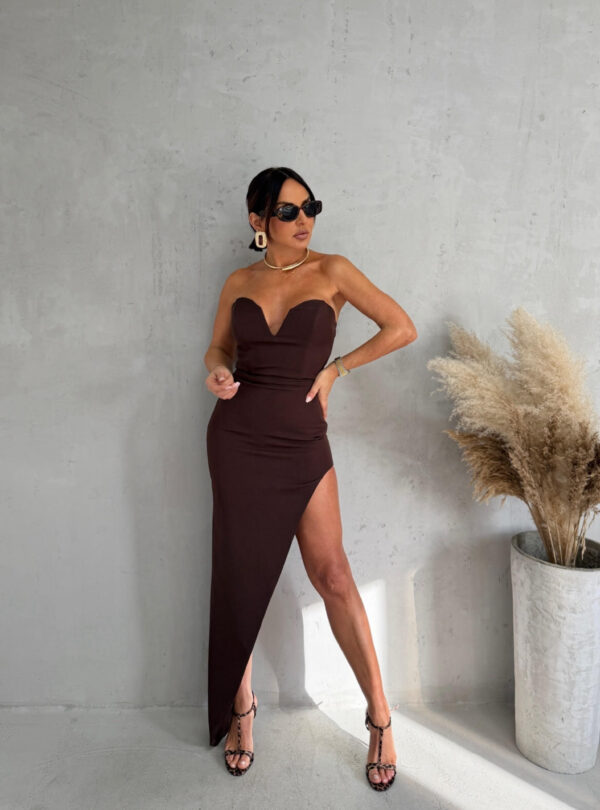 Braon elegantna asimetrična korset haljina srcolikog dekoltea i dubokog šlica