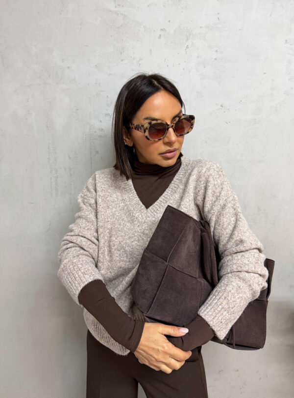 ZOE GREIGE džemper V izreza