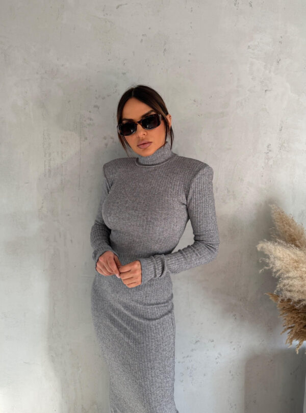 Siva midi rolka haljina od rebraste trikotaže dugih rukava sa naglašenim ramenima