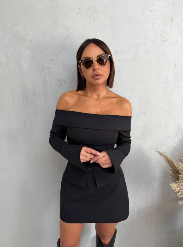 Mini crna elegantna haljina dugih rukava otkrivenih ramena sa lažnim džepovima
