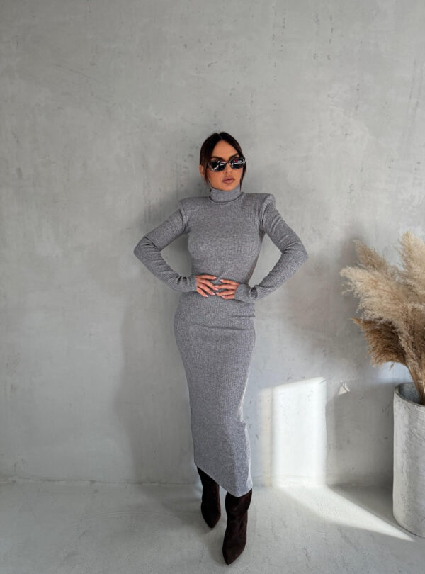 Siva midi rolka haljina od rebraste trikotaže dugih rukava sa naglašenim ramenima