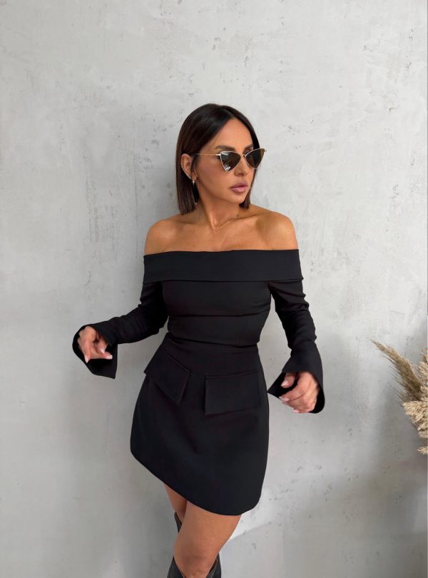 Mini crna elegantna haljina dugih rukava otkrivenih ramena sa lažnim džepovima