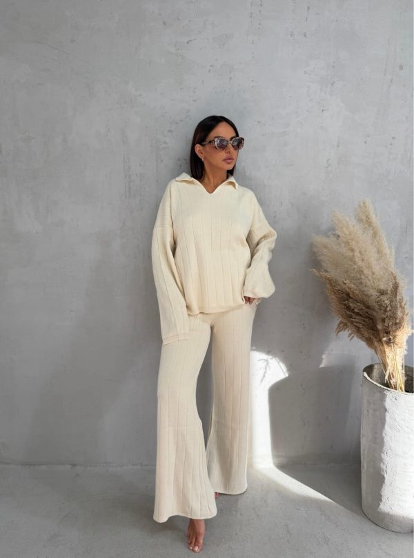 Prugasti bež komplet od trikotaže