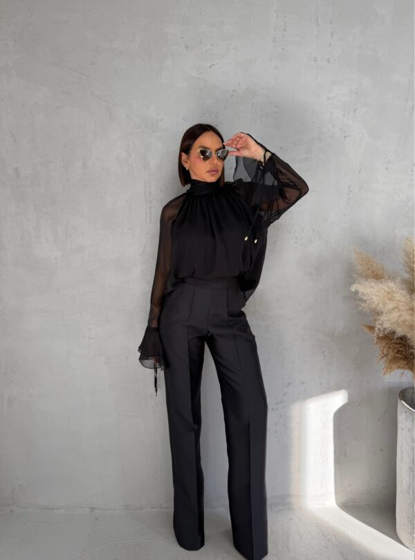 Crne trendi zvonaste pantalone visokog struka sa dekorativnim šavom