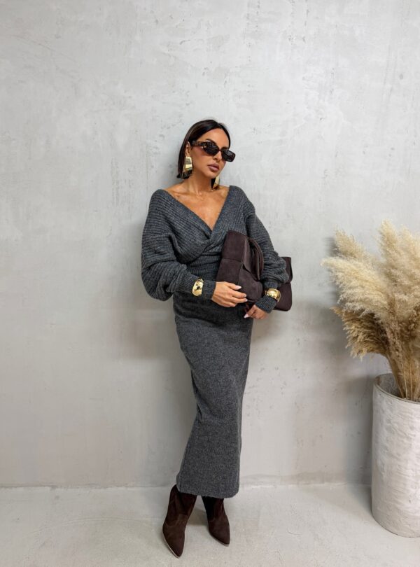 Komplet džempera i suknje od sive trikotaže