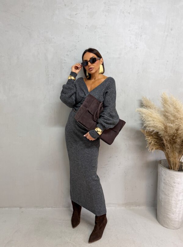 Komplet džempera i suknje od sive trikotaže