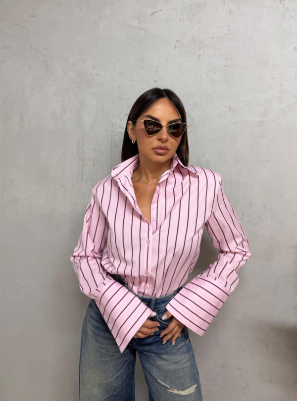 Basic prugasta roze košulja sa braon prugama, visokih manžetni