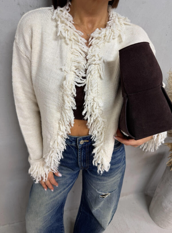 Beli džemper bez kopčanja sa ukrasnim resama