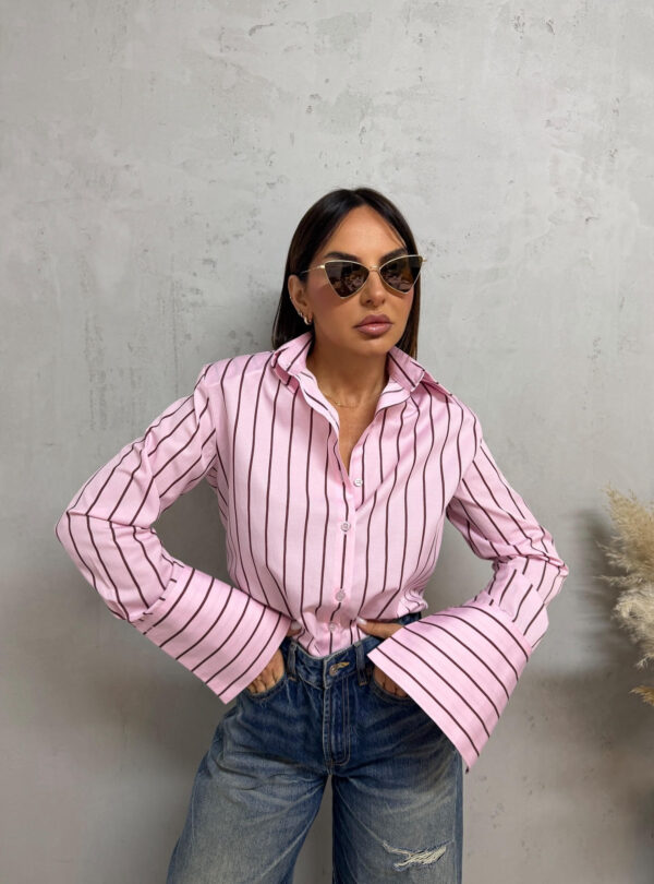 Basic prugasta roze košulja sa braon prugama, visokih manžetni