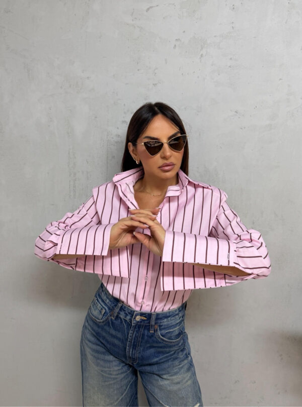 Basic prugasta roze košulja sa braon prugama, visokih manžetni