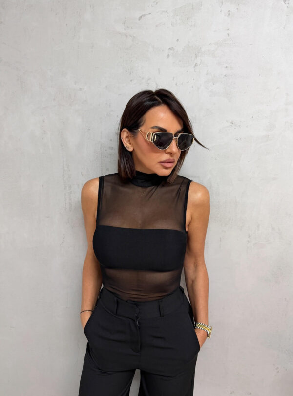 Crna polu-transparentna rolka bez rukava sa topom