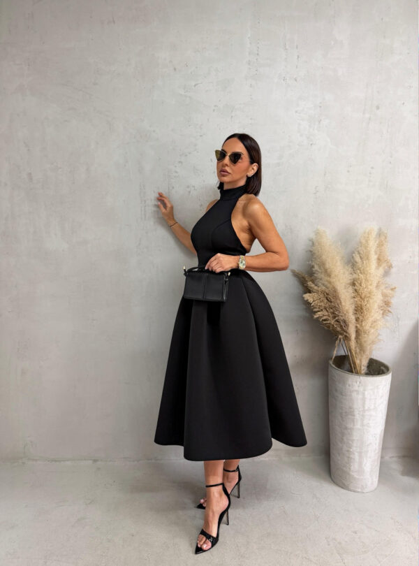 Midi elegantna crna haljina A kroja sa halter izrezom i rolkom