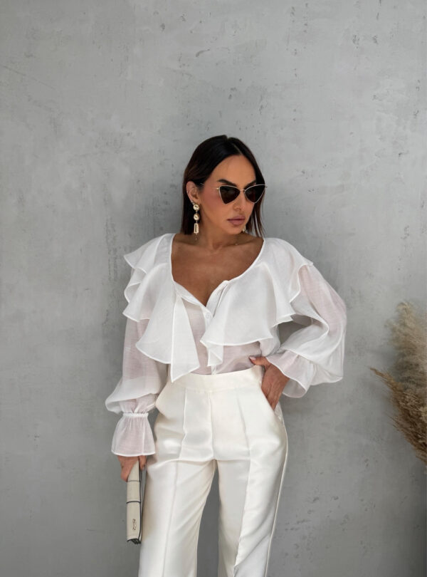 Bela bluza dugih rukava bogata karnerima sa V izrezom